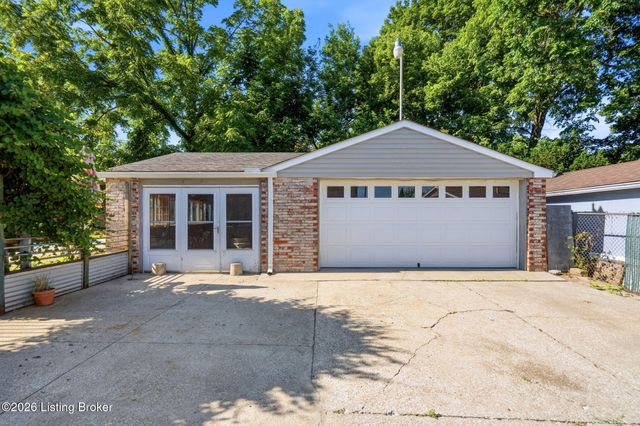 6302 Green Manor Dr, Louisville, KY 40228