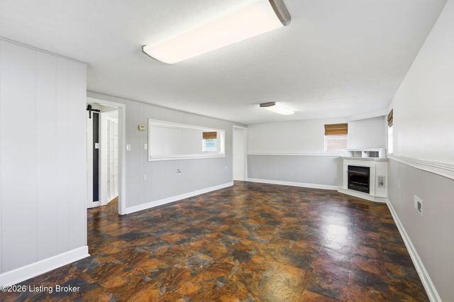 6302 Green Manor Dr, Louisville, KY 40228
