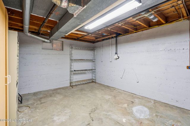 6302 Green Manor Dr, Louisville, KY 40228