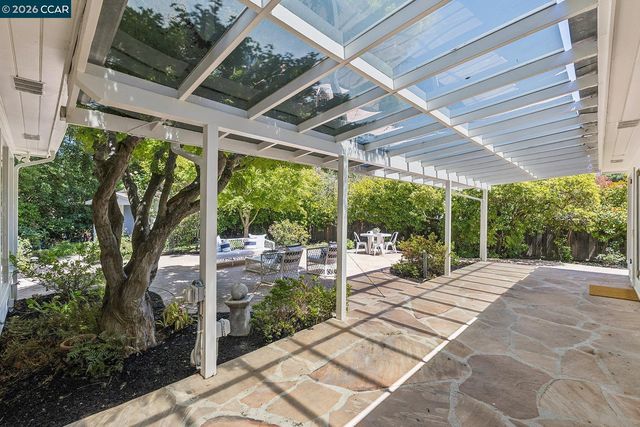 4 Crest Rd, Lafayette, CA 94549