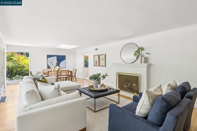 4 Crest Rd, Lafayette, CA 94549
