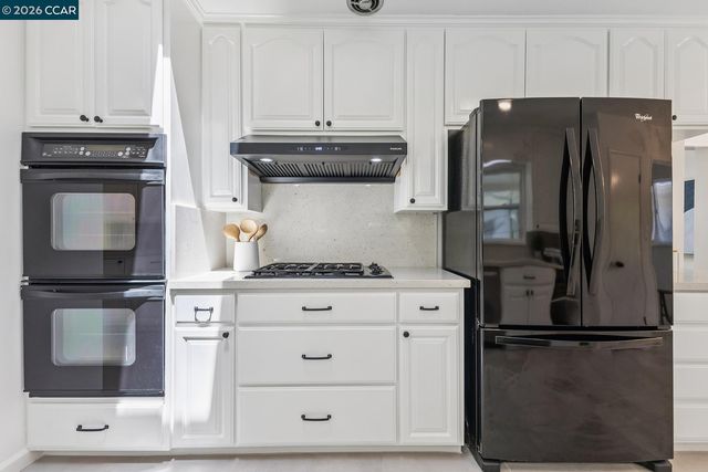 4 Crest Rd, Lafayette, CA 94549