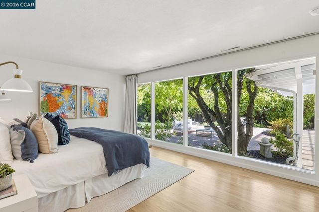 4 Crest Rd, Lafayette, CA 94549