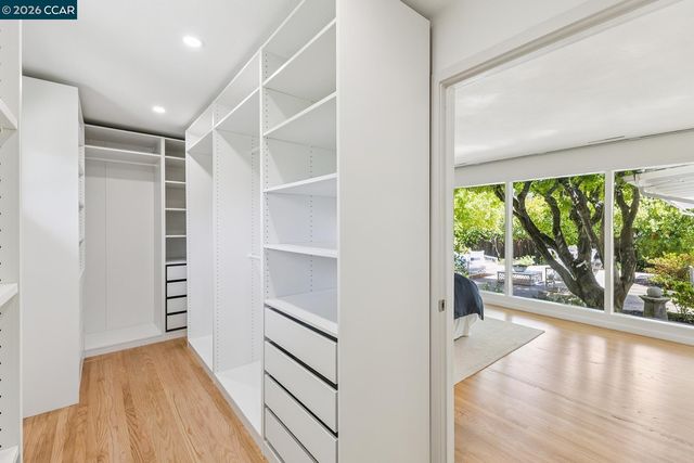4 Crest Rd, Lafayette, CA 94549