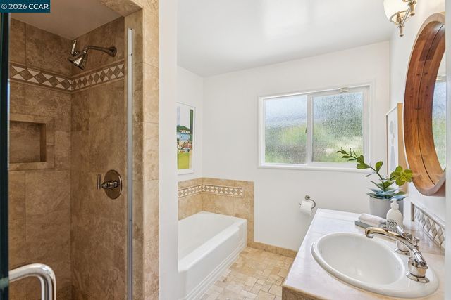4 Crest Rd, Lafayette, CA 94549