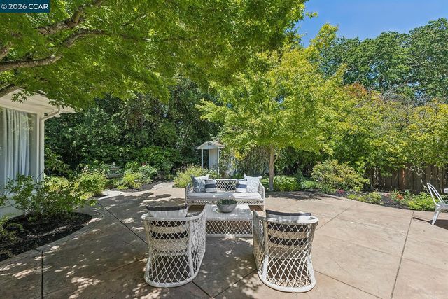 4 Crest Rd, Lafayette, CA 94549
