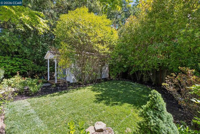 4 Crest Rd, Lafayette, CA 94549