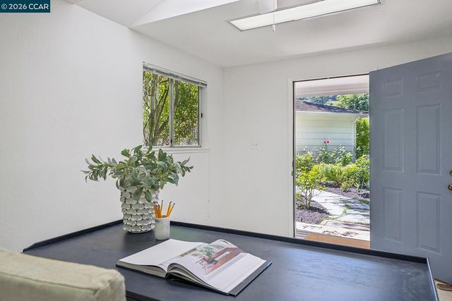 4 Crest Rd, Lafayette, CA 94549
