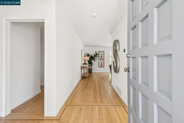 4 Crest Rd, Lafayette, CA 94549