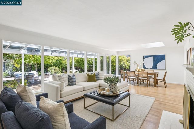 4 Crest Rd, Lafayette, CA 94549