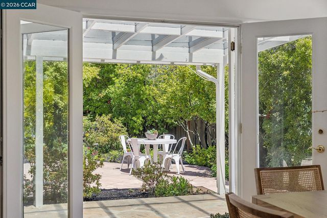 4 Crest Rd, Lafayette, CA 94549