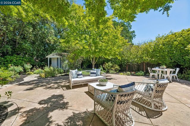 4 Crest Rd, Lafayette, CA 94549