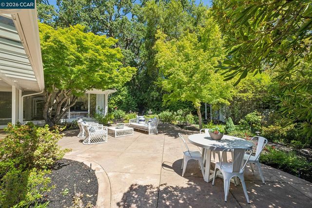 4 Crest Rd, Lafayette, CA 94549