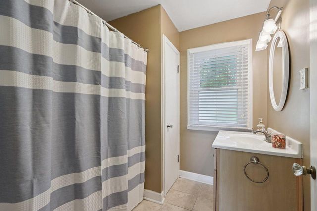 10710 W Auer AVENUE, Wauwatosa, WI 53222