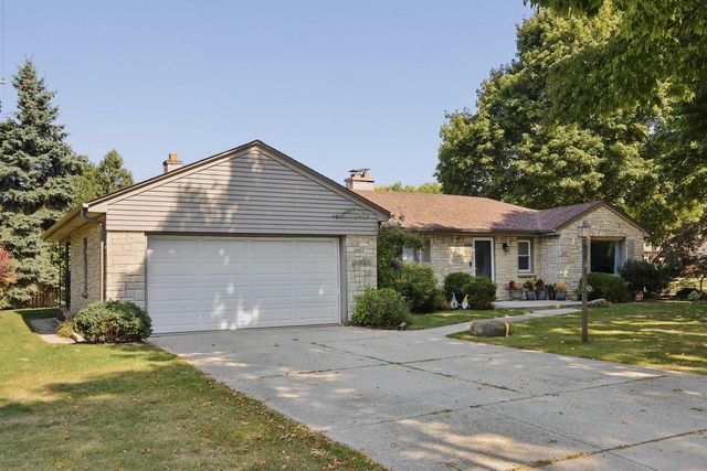 10710 W Auer AVENUE, Wauwatosa, WI 53222