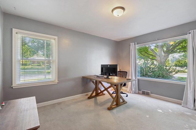 10710 W Auer AVENUE, Wauwatosa, WI 53222