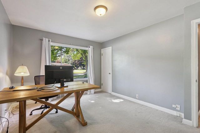 10710 W Auer AVENUE, Wauwatosa, WI 53222