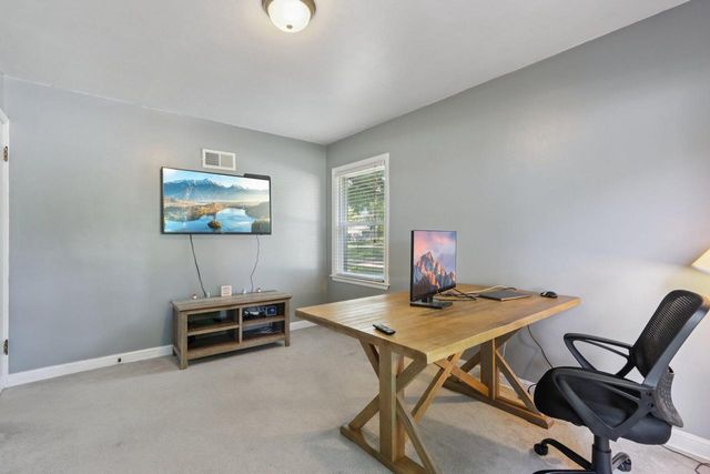 10710 W Auer AVENUE, Wauwatosa, WI 53222