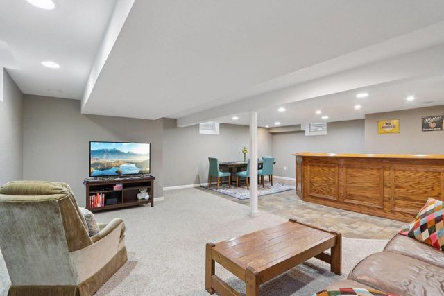 10710 W Auer AVENUE, Wauwatosa, WI 53222