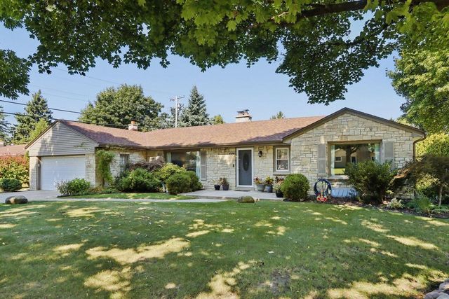 10710 W Auer AVENUE, Wauwatosa, WI 53222