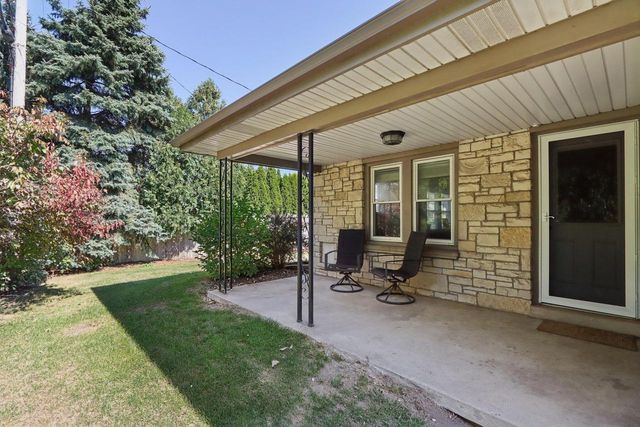 10710 W Auer AVENUE, Wauwatosa, WI 53222