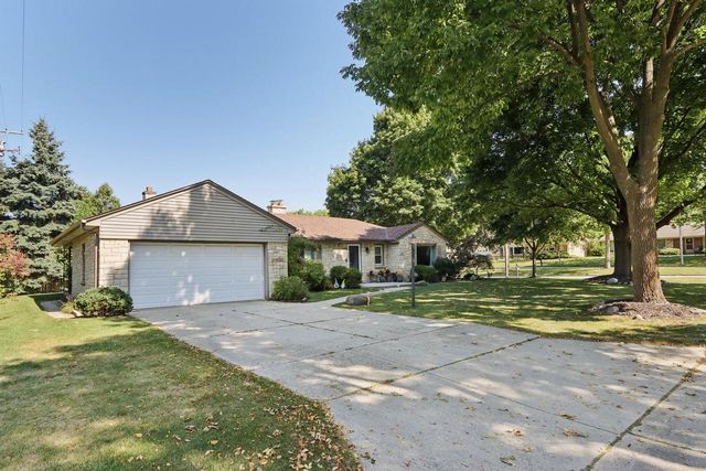 10710 W Auer AVENUE, Wauwatosa, WI 53222