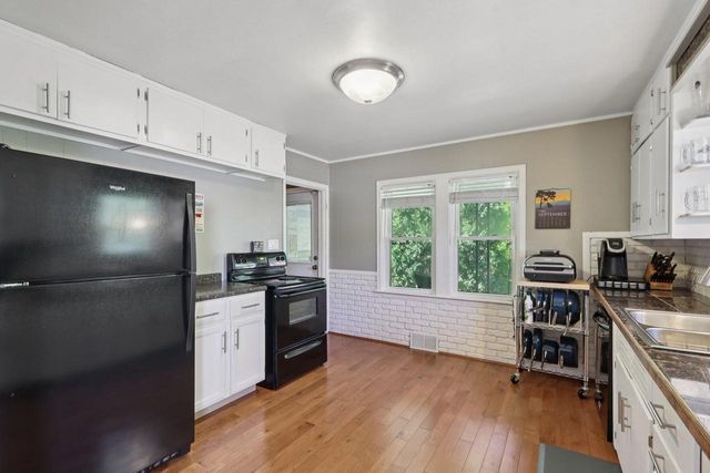 10710 W Auer AVENUE, Wauwatosa, WI 53222