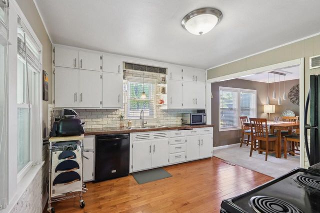 10710 W Auer AVENUE, Wauwatosa, WI 53222