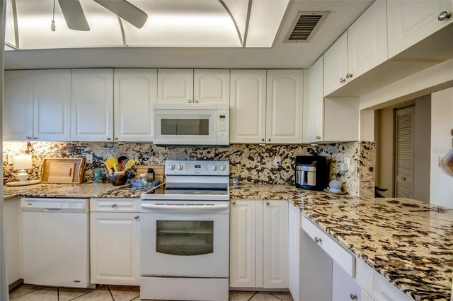 7001 NEW POST DRIVE 4, North Fort Myers, FL 33917