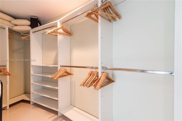 2950 NE 188th ST 504, Aventura, FL 33180