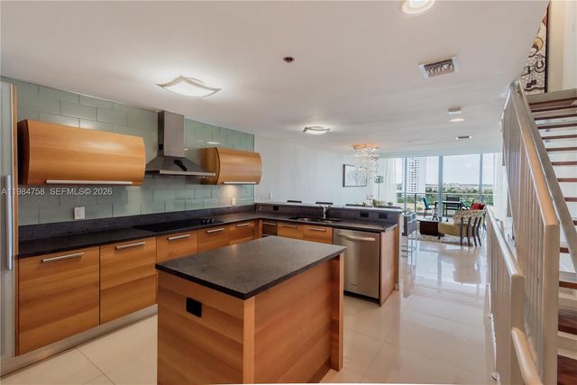 2950 NE 188th ST 504, Aventura, FL 33180