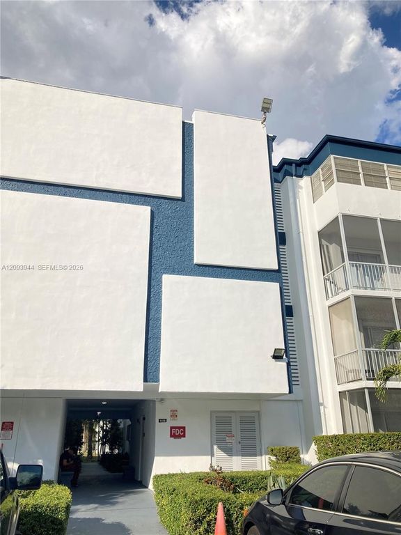 9159 SW 77th Avenue 211, Miami, FL 33156
