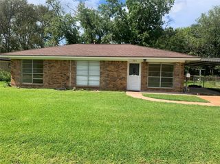 305 Avenue F, Brazoria, TX 77422