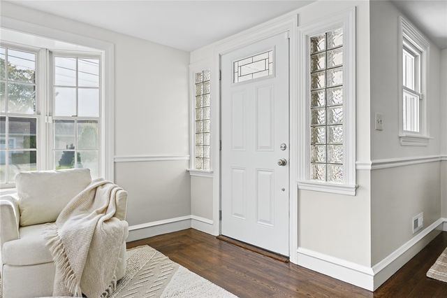 379 Dover Avenue, East Providence, RI 02914