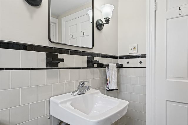 379 Dover Avenue, East Providence, RI 02914