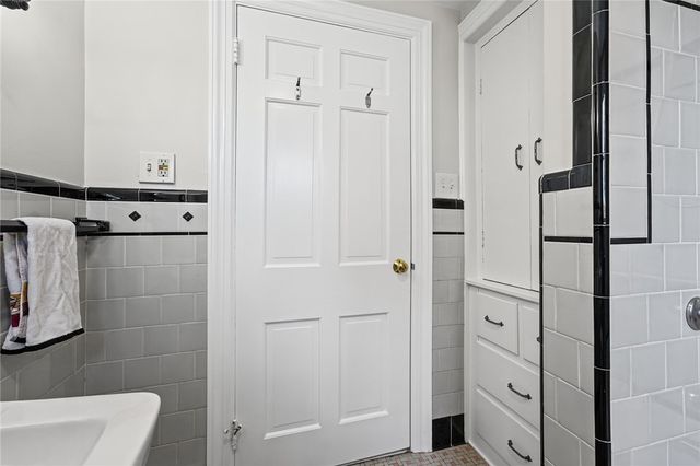 379 Dover Avenue, East Providence, RI 02914