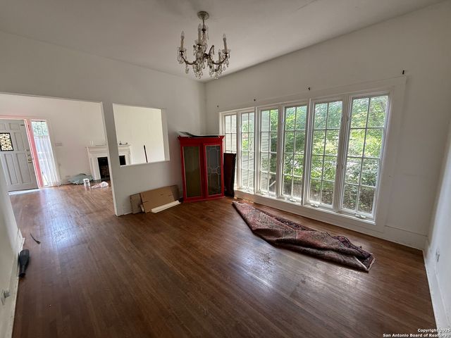 2055 W Huisache, San Antonio, TX 78201
