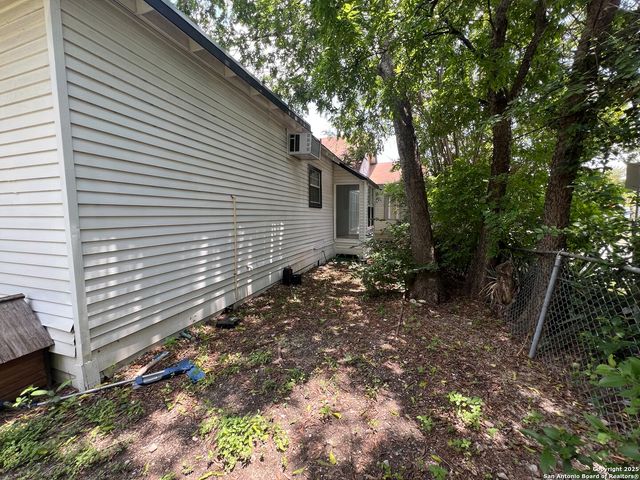 2055 W Huisache, San Antonio, TX 78201