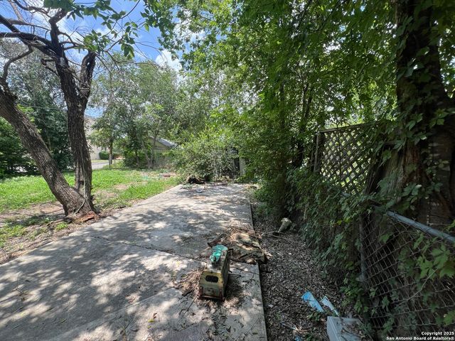 2055 W Huisache, San Antonio, TX 78201