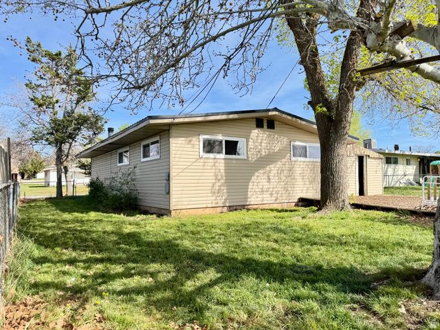 1521 N 300 W, Sunset, UT 84015