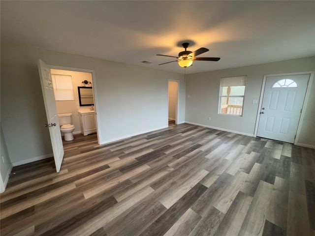 100 Simmons Family Farm RD, Lockhart, TX 78644