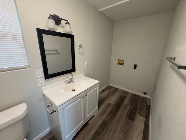 100 Simmons Family Farm RD, Lockhart, TX 78644