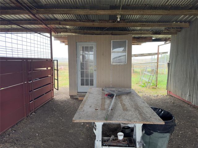 100 Simmons Family Farm RD, Lockhart, TX 78644