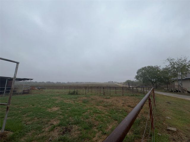 100 Simmons Family Farm RD, Lockhart, TX 78644