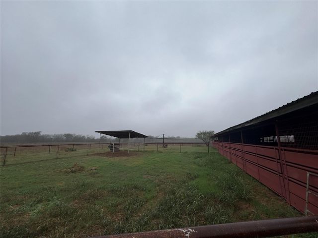 100 Simmons Family Farm RD, Lockhart, TX 78644