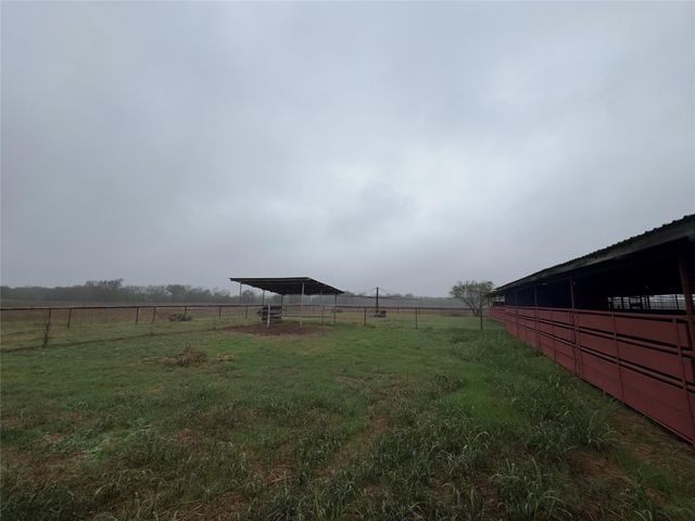 100 Simmons Family Farm RD, Lockhart, TX 78644