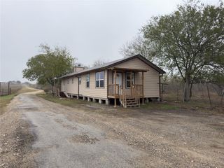 100 Simmons Family Farm RD, Lockhart, TX 78644