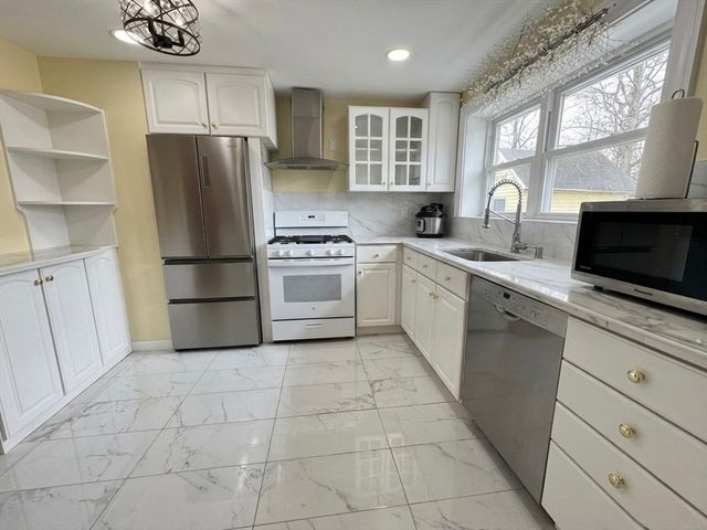 66 Harrison Ave, Woburn, MA 01801