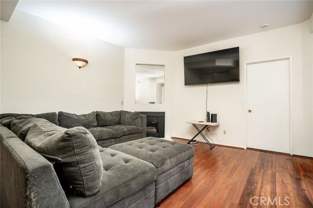640 W 4th 315, Long Beach, CA 90802