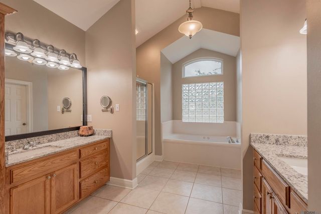 38313 Oakleigh Ln, Prairieville, LA 70769